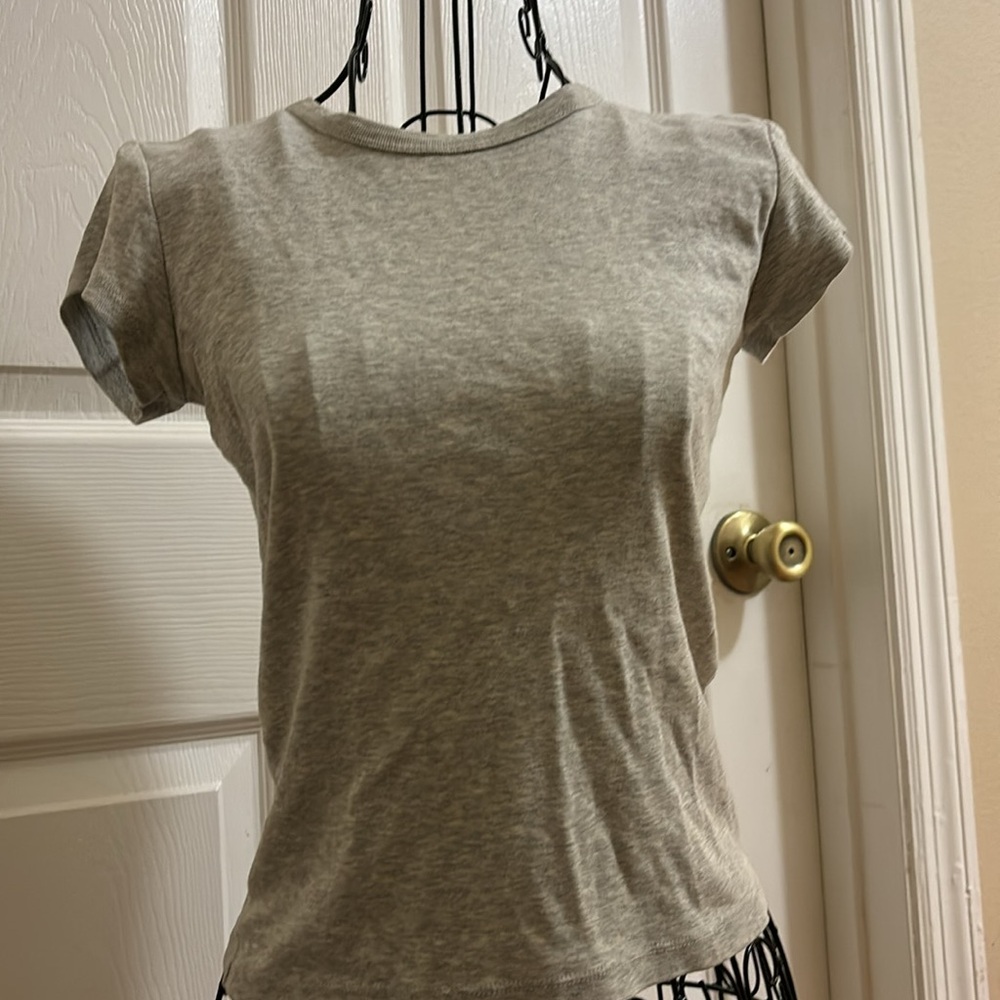 ⭐️EUC Abercrombie & Fitch Grey Short Sleeved Tee XS
